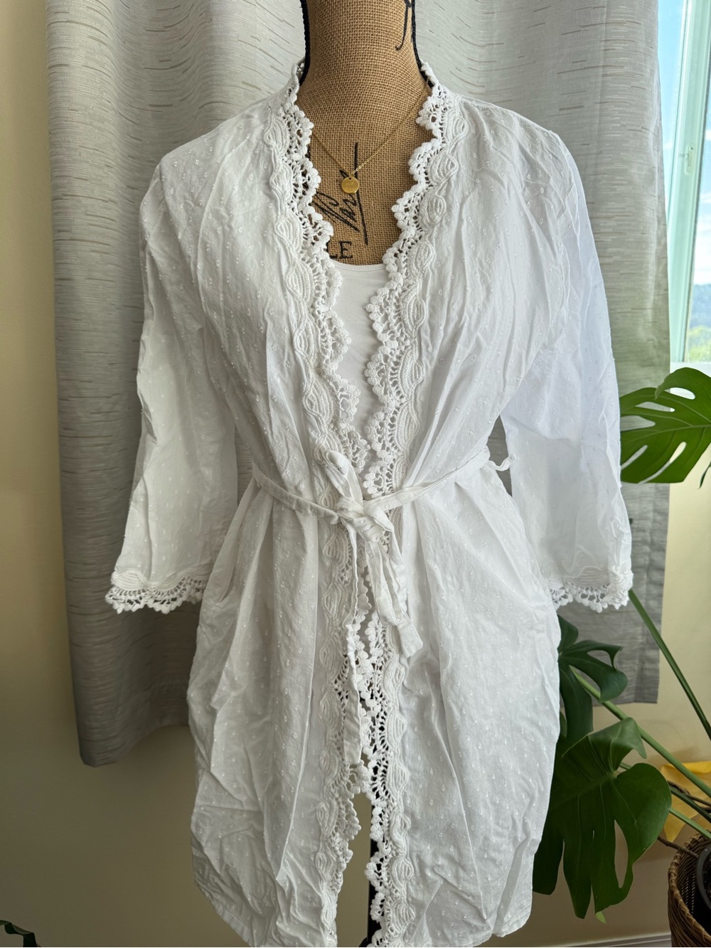 White Lace-Trim Cotton Robe